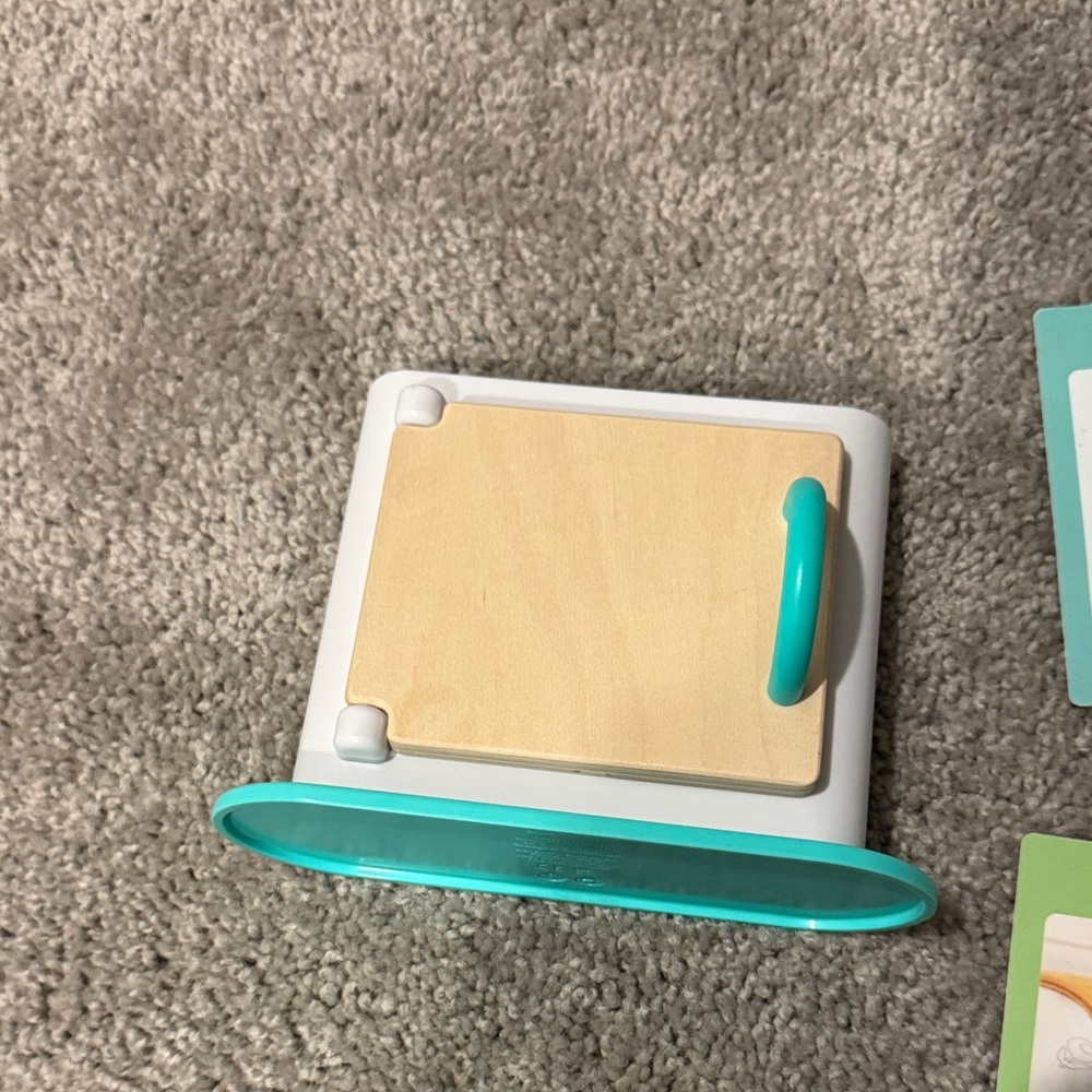 Lovevery Emotion Match Mirror & Card Set - Picture 7 of 9
